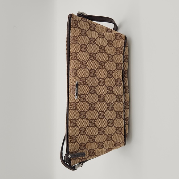 💯% Authentic Gucci boat pochette - Picture 1 of 6